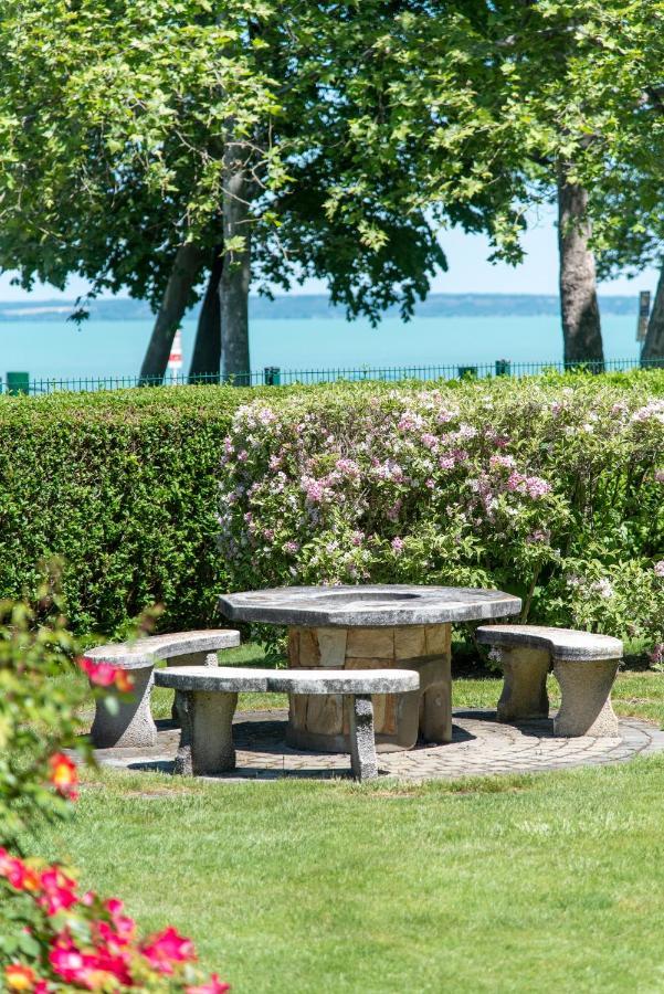 Balaton Lakeside Residence Siofok Luaran gambar
