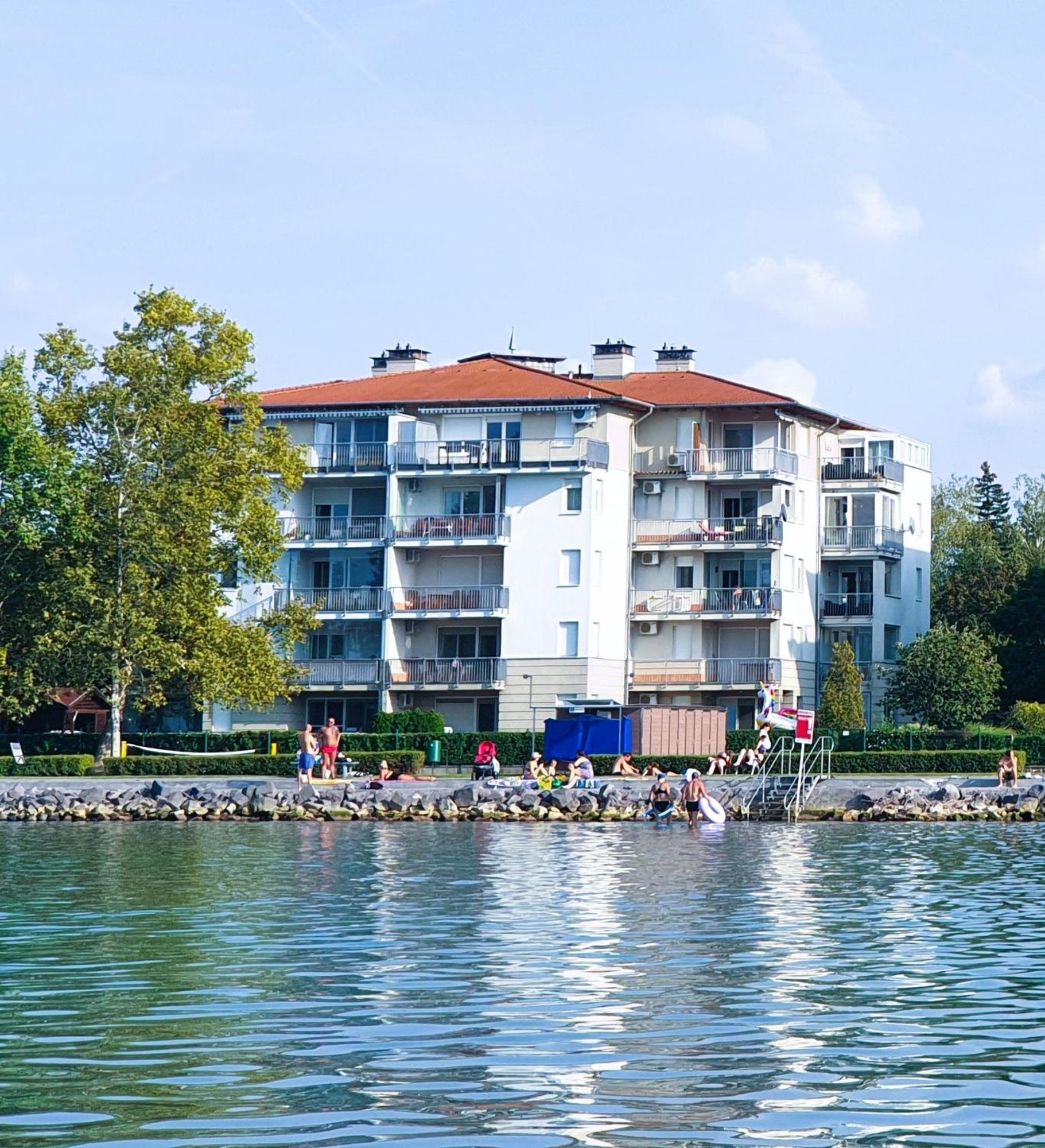 Balaton Lakeside Residence Siofok Luaran gambar